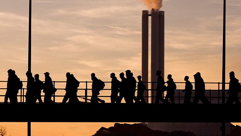 US Economy on Thin Ice: Can Fed Tame Inflation Without Triggering Recession?